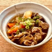 「肉じゃが献立の夕張」
少々 煮崩れた 肉じゃが（笑）に
トマトと木綿豆腐の塩昆布和え
素麺とナスの味噌汁
胡瓜とミョウガの甘酢を添えて
晩ごはん🍚|ばくあんしゃさん
