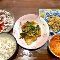 鯖のみぞれ煮　チーズとキャベツのトマトスープ　もやしと卵のツナ炒め　豚しゃぶサラダ|おさむん17さん