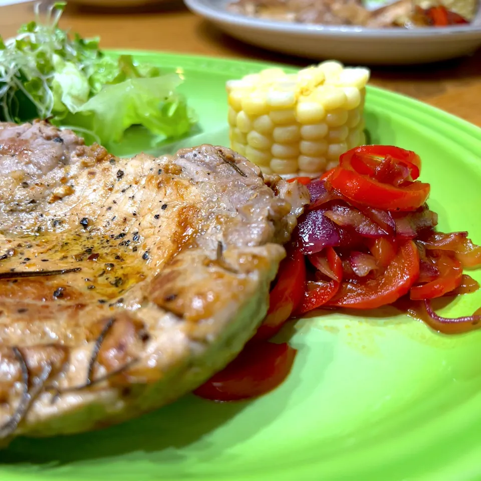 ゴードン•ラムゼイ　ポークチョップのパプリカ添え|pranzoさん