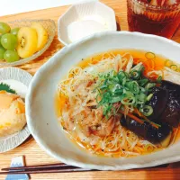 豚なすの冷そうめん(温玉付き)、筍の炊き込みご飯おにぎり、ゴールドキウイ＆マスカット|samさん