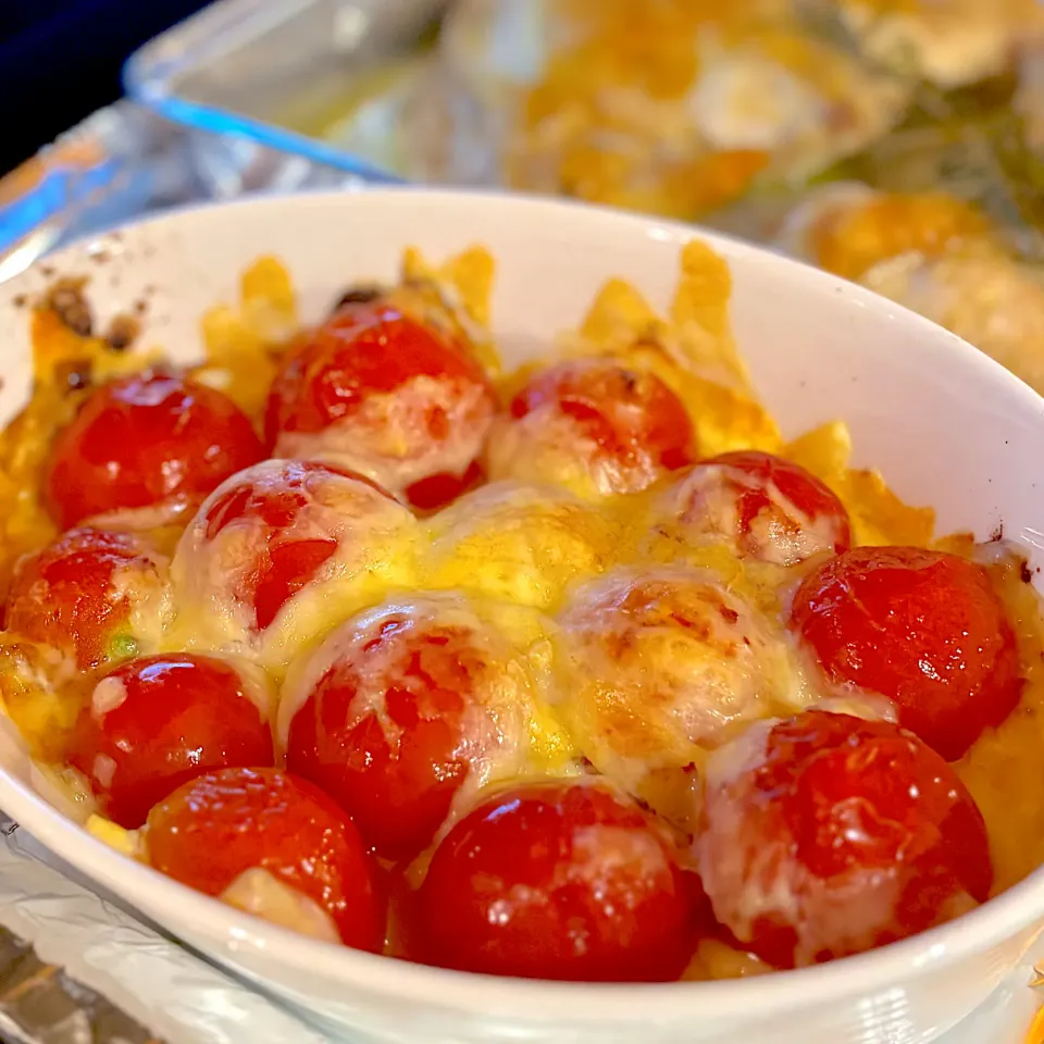 ニトリWできたてシェフレンジで2品同時調理 トマトのチーズ焼き|akikoさん