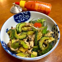 ゴーヤー＊ピーマン🫑ブロッコリー茎🥦しめじ当座煮＊シラチャーレッド|henryさん