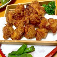 久しぶりに唐揚げ やはり手作り唐揚げは美味しい♥️ ししとうの素揚げ、庭採れパセリ 唐揚げってオカズにはならないのであまひ作らないのですが🍺🤗のアテに作りました カリッカリのジュわ〰️〰️😍| 🐈⸒⸒⸒⸒つるのダンス🐈🐾さん