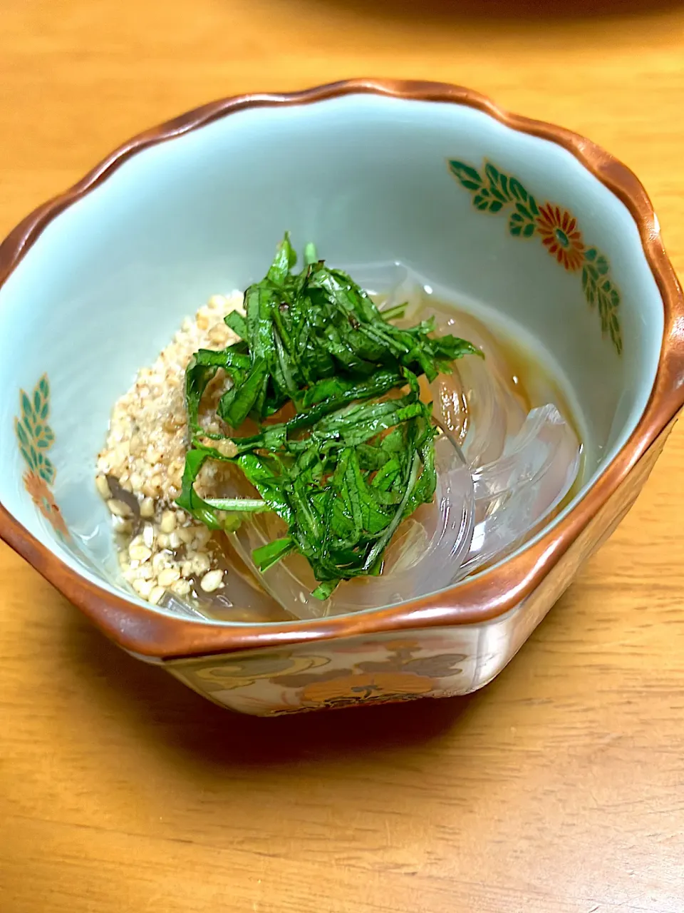 トコロテン 庭のシソとすりゴマたっぷりの三杯酢で|🐈⸒⸒⸒⸒つるのダンス🐈🐾さん