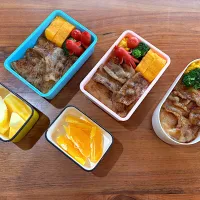 夏休み弁当(焼肉、卵焼き、赤ウインナー、ブロッコリー、オレンジ、りんご)| cocomikaさん