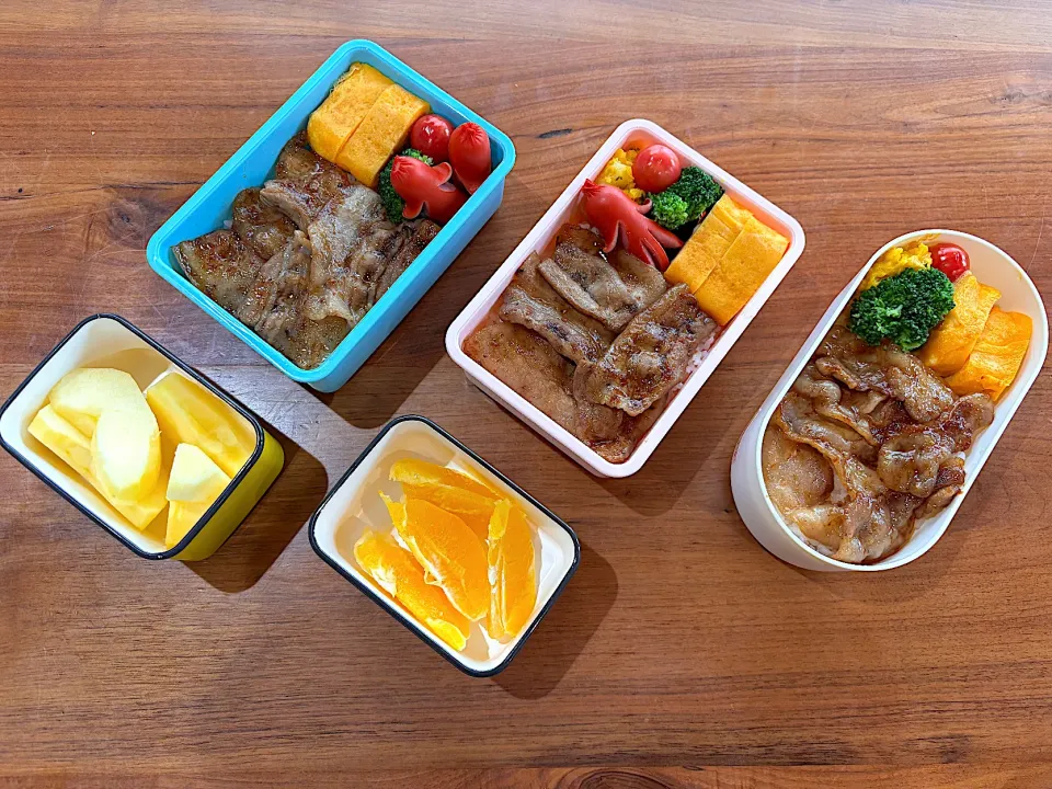夏休み弁当(焼肉、卵焼き、赤ウインナー、ブロッコリー、オレンジ、りんご)|cocomikaさん