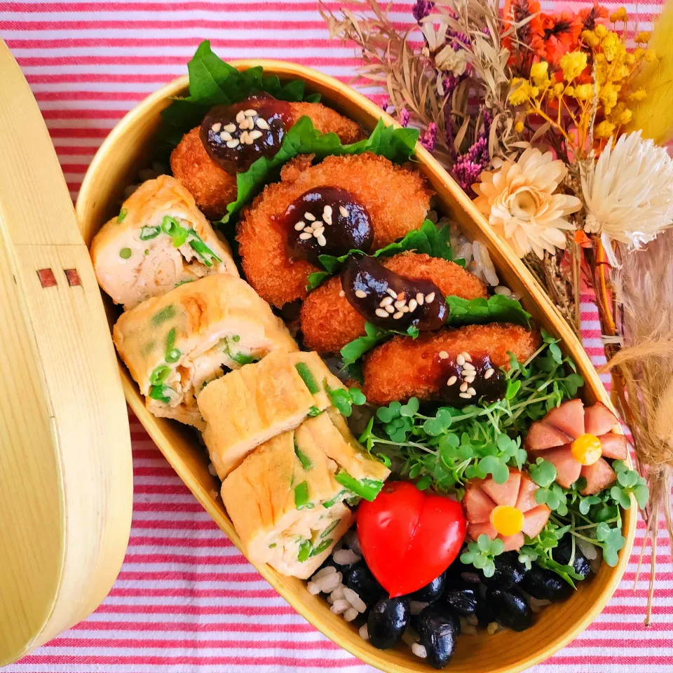 コロッケ弁当
　コロッケ
　シャウエッセン
　出汁巻きたまご

美味しくできました✨|ふかふかごはんさん