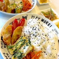 おっさんワンプレート　ウインナー　揚げ餃子　卵焼き　にんじんしりしり　中華サラダ　とうもろこし|ひげおやじさん