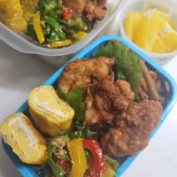 ☆夏休み小学生弁当☆もち麦入りごはん、海苔2段、金平牛蒡、唐揚げ、シラス卵焼き、無限ピーマン、オレンジ|ｼｮｺﾗさん