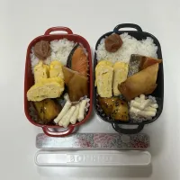 パパ弁と母弁。☆マカロニサラダ☆春巻き☆大学芋☆卵焼き☆鮭|Saharaさん