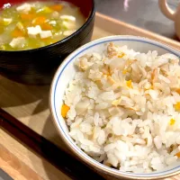 鮭と舞茸の炊き込みご飯|茶茶茶さん