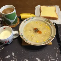 オートミールコーンポタージュチーズリゾット、トースト、ホットコーヒー、練乳かけ手作り牛乳プリン、バナナ(朝ご飯)|enarinさん