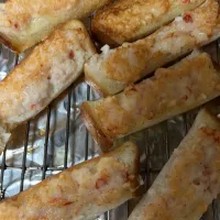 エビパン❣️エビとハンペンを叩き潰して、塩胡椒で味付けして少しの片栗粉で170℃で素揚げ‼️文句なく美味しい‼️|tamemitiさん