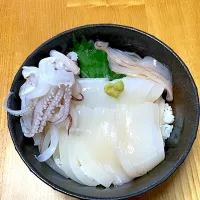 イカ丼|タマ三郎さん
