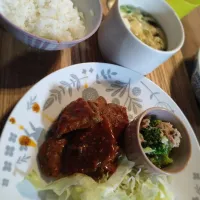 トンテキ、ブロッコリーのツナ和え、味噌汁、ご飯|あきこさん