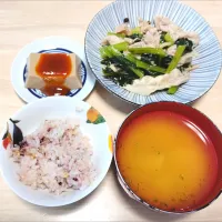 2025 0807　豚肉と小松菜のレンジ白だし蒸し　胡麻味噌豆腐　長芋とあおさのお味噌汁|いもこ。さん