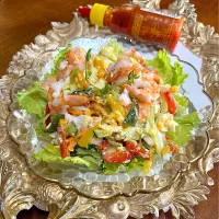 シュリンプ🦐パプリカ🫑ピーマン🫑人参🥕茹で卵サラダ🥗シラチャーレッド| henryさん