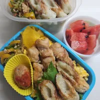 ☆夏休み小学生弁当☆もち麦入りごはん、焼鳥弁当、無限ピーマン、竹輪磯揚げ、沢庵、肉団子、スイカ|ｼｮｺﾗさん