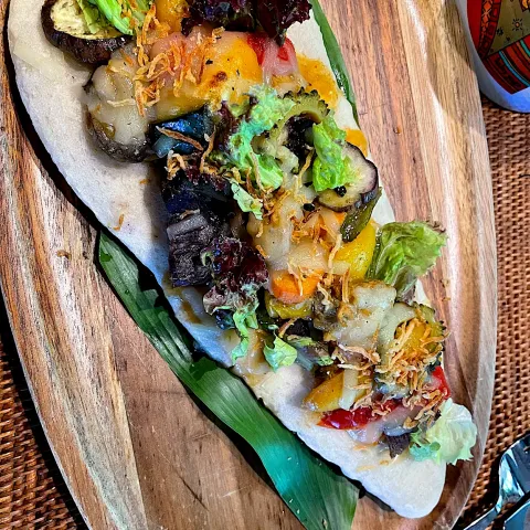 「玄米シュレッド」を使ってみたSnapdishの料理・レシピ写真:カレー米粉ナンピザ