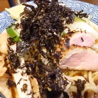 【2020年まで、この店が本店】 【食べログ TOP 5000】 
【夏季期間限定】
麺処 ほん田 東十条店
萬田冷二郎 〜冷やし鴨肉南蛮〜 
@東十条5分
25209
〈醤104塩30噌󠄀17タ7昆9出10F12
冷17混2つ1〉| 大脇さん