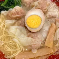 清湯雲呑麺😋🍜💕✨|アイさん