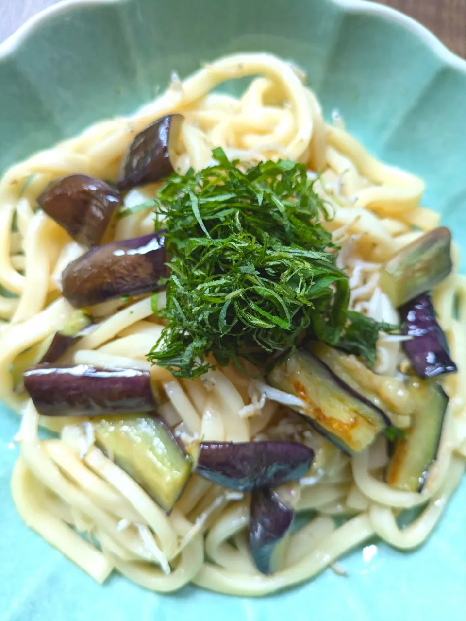 ナスとしらすの大葉うどん|ロギーさん