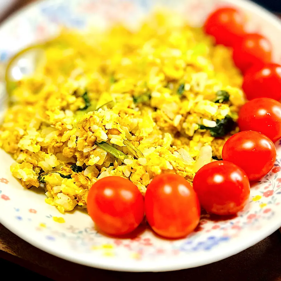 大豆のお肉と小松菜のチャーハンにプチトマト|ちな姉＠水ノ智南英さん
