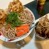 盛り付けたら顔になってた
山形の板そば用の太い蕎麦に手作りかき揚げを乗せて|Takeshi  Nagakiさん
