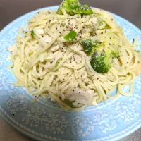 濃い味になってしまった鶏ハム、ブロッコリー、万願寺とうがらしのパスタ|Riapple🍎さん