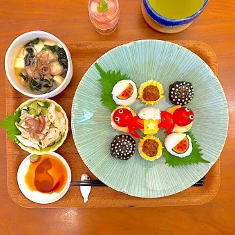Snapdishの人気料理写真:夏の風物詩の手まり寿司🌻