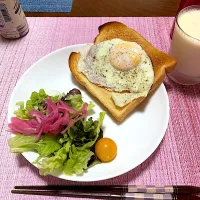 目玉焼きトースト🍳| akkoさん
