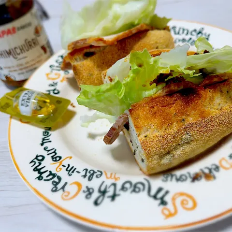 「タパスソースチミチュリ」を使ってみたSnapdishの料理・レシピ写真:チミチュリ　バゲットサンド