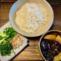 今夏もハマってます  「なすそうめん」                        #伊武雅刀ﾊﾞｰｼﾞｮﾝ   薬味たっぷり❗️| mottoさん