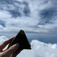 8/8の昼食　富士山頂でおにぎり|yoneさん