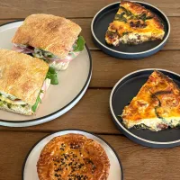 Creamy Chicken Cottage Pie。Spinach Tomato Feta Frittata。Ox Cheek Pie。Mortadella & Scamorza Sandwich|270w178bさん