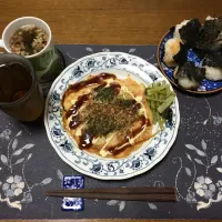 お好みやし、塩にぎり、味噌にぎり、野沢菜漬け、具材入りタマネギスープ、六条麦茶(昼飯)| enarinさん