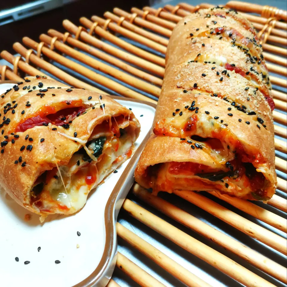 トマトとモッツァレラのストロンボリ断面図|ne-neさん