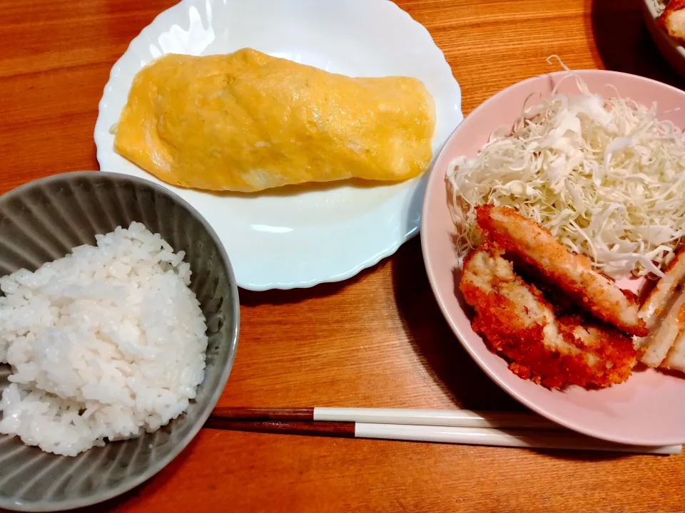 ささみカツ（揚げ焼き）ととん平焼きならぬツナとキャベツの薄焼き卵包み〜ソースマヨをかけて〜|めぐさん