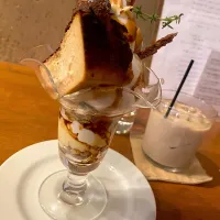 キャラメルバスクチーズケーキパフェ🍨|しーちゃんさん