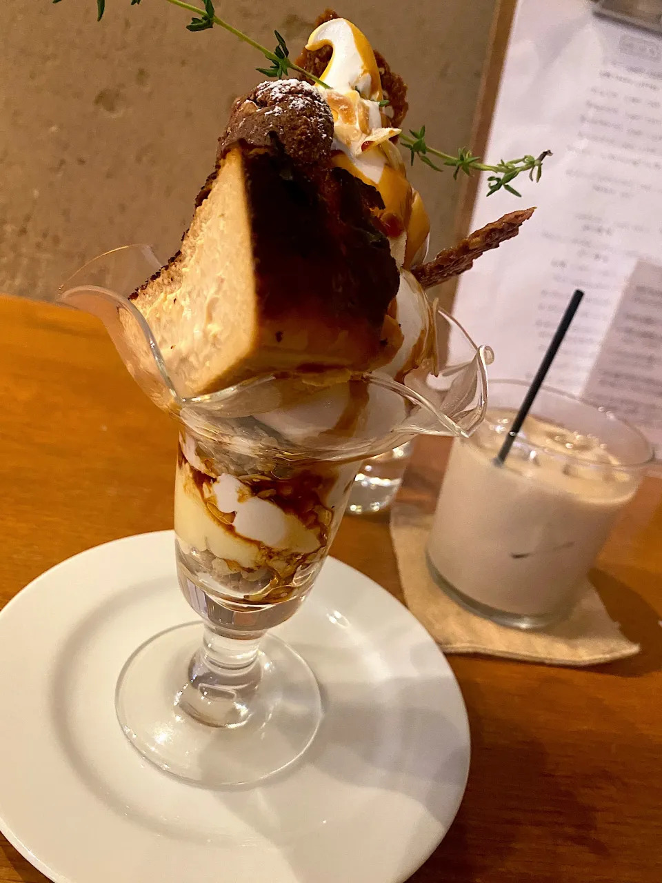 キャラメルバスクチーズケーキパフェ🍨|しーちゃんさん