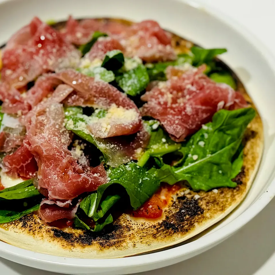 生ハムとルッコラのピザ|ヨシュアさん