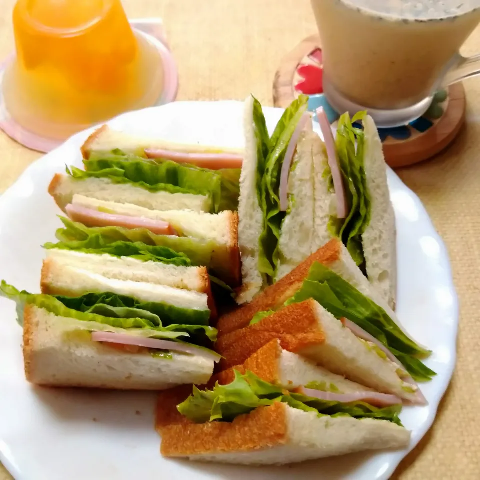 シンプルハムレタスサンド|うたかた。さん