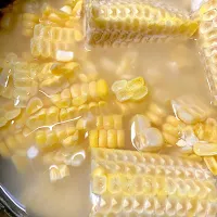 夏の恒例メニュー！とうもろこし🌽ご飯。炊く前|さくたえさん