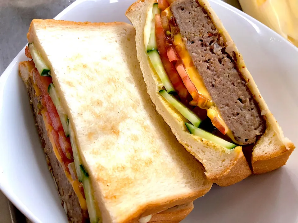 ハンバーグはさんでみました|mnbさん
