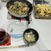 昨日の晩御飯(^^)☆ゴーヤチャンプルー☆チキン南蛮☆簡単みそ汁（豆腐・ワカメミックス）|Saharaさん