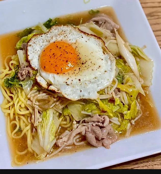 「アサリすうぷ焼そば」
目玉焼きを乗せれば
ご馳走だよね(^^)
ビールを添えて 昼ごはん💦|ばくあんしゃさん