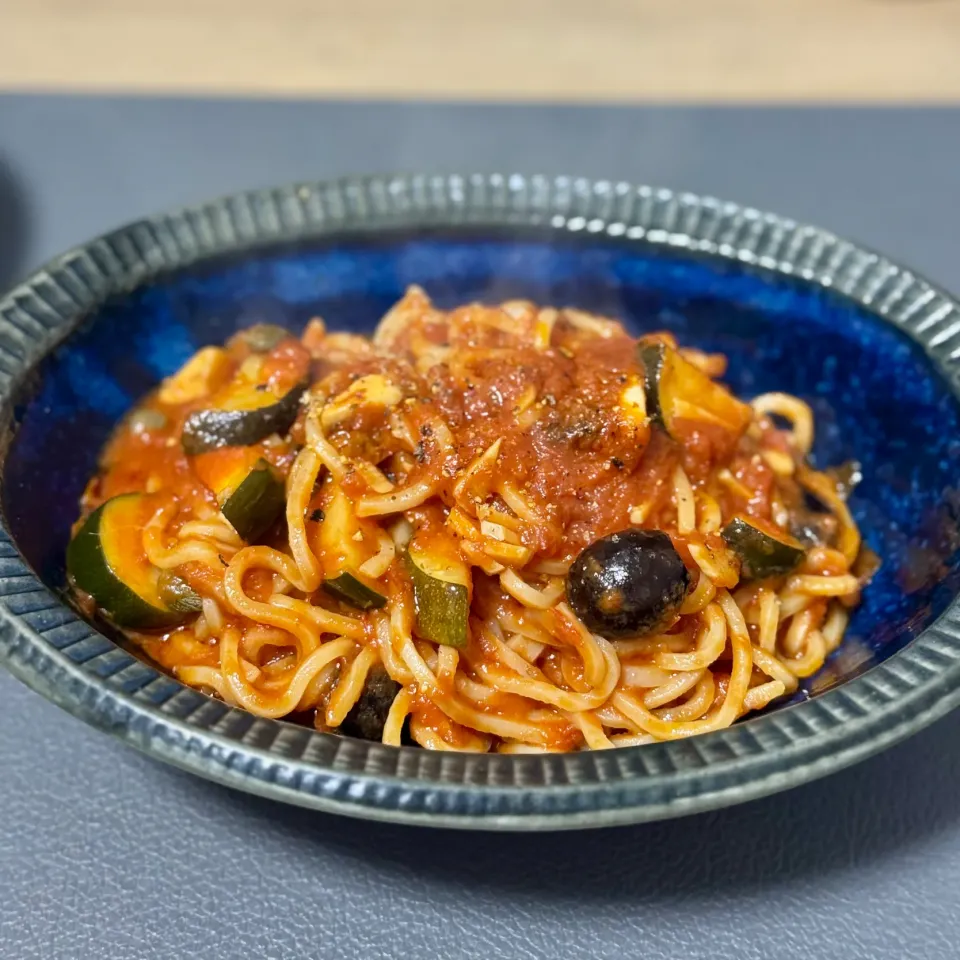 ズッキーニのプッタネスカ|OLの気ままご飯🍽さん