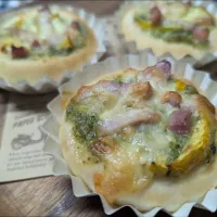 ズッキーニとベーコンのバジルクリームの惣菜パン