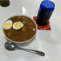 晩御飯は☆レトルトカレー（ゆで卵トッピング）|Saharaさん