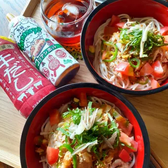 Snapdishの人気料理写真:牛だし&Yummy!の豚生姜焼き乗っけ五島うどん❣️